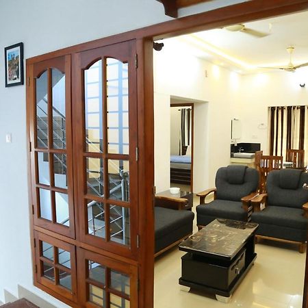 Down Town Holidays Thiruvananthapuram Exteriör bild